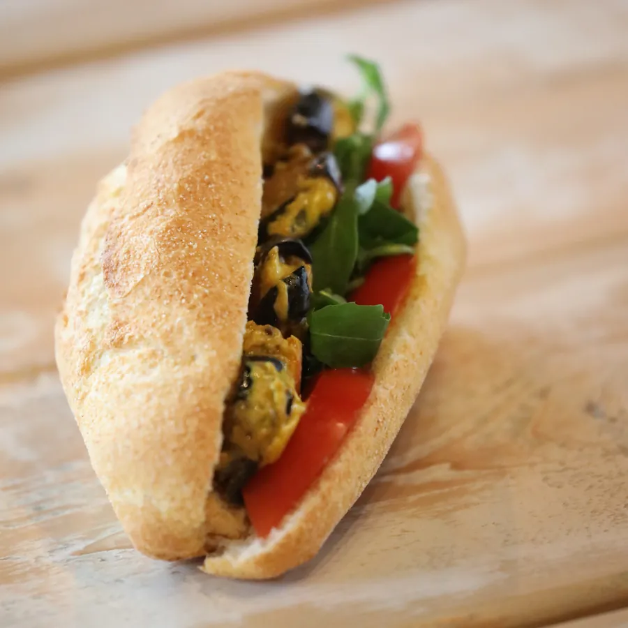 A crisp aubergine sandwich with tomato and rocket